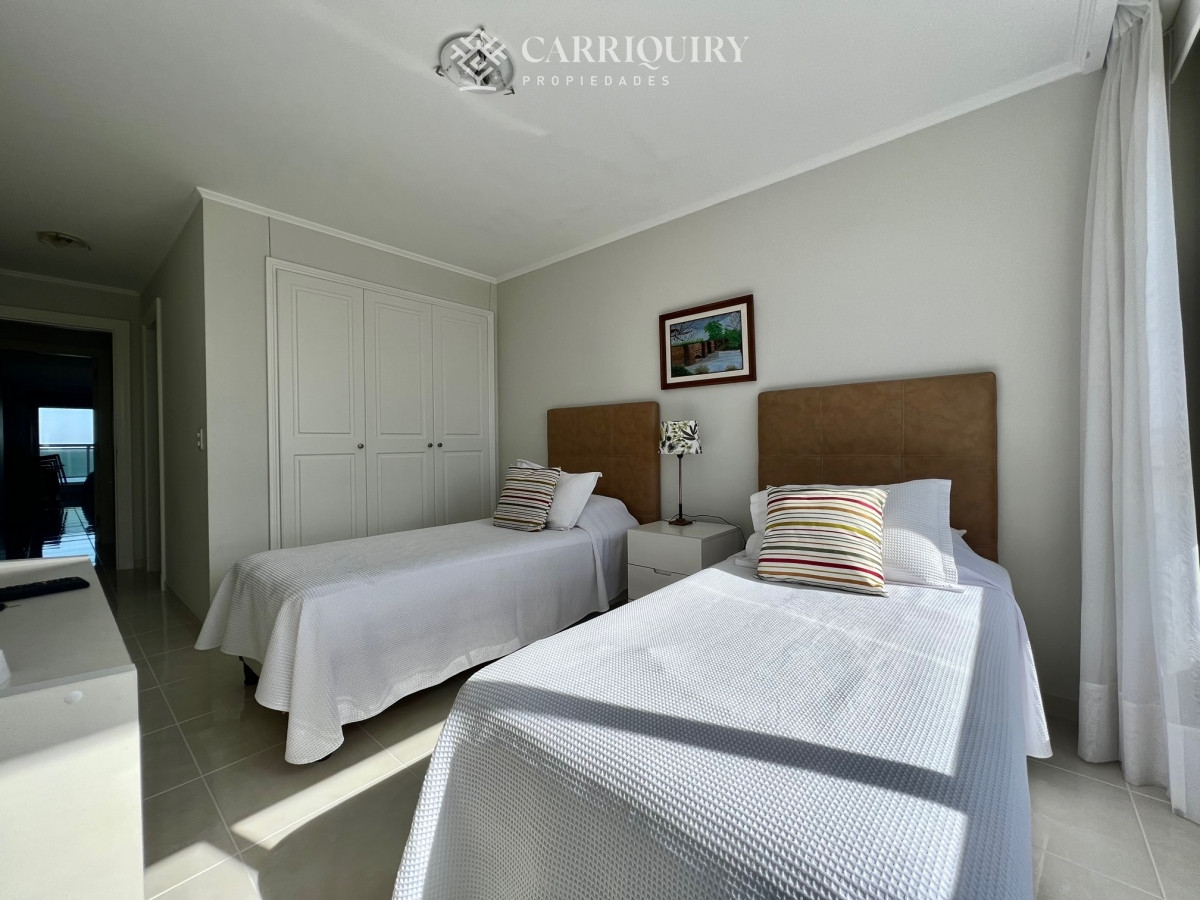 Apartamento ID.954/Venta-y-alquiler-de-departamento-esquinero-de-tres-dormitorios-mas-dependencia-de-servicio,-Torre-LE-PARC,-playa-Brava.-Punta-del-Este - Apartamento en alquiler temporario Playa Mansa 3 dormitorios