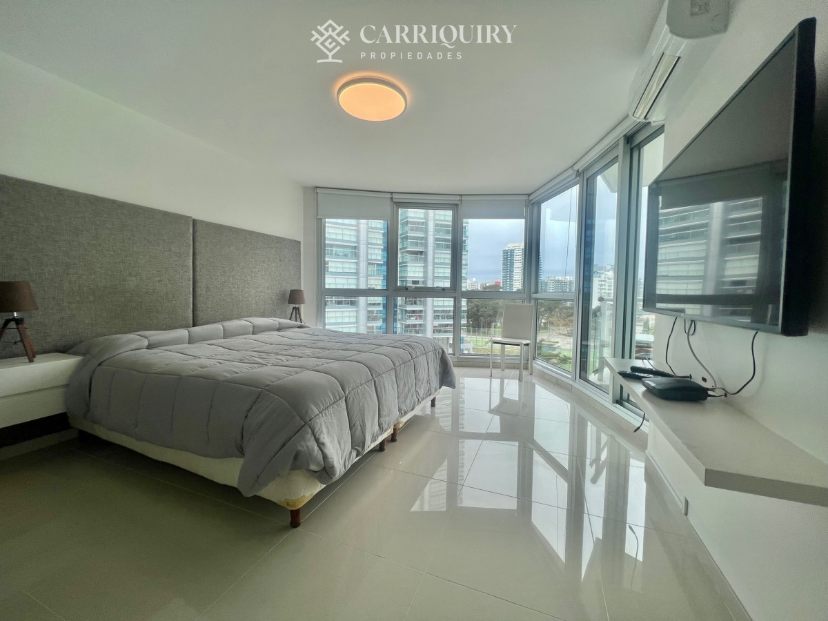 Apartamento ID.7086/Venta-de-apartamento-de-2-dormitorios-más-dependencia-y-parrillero-en-Playa-Mansa - SUNRISE TOWER ALQUILER TEMPORARIO APARTAMENTO 3 DORMITORIOS MAS DEPENDECIA DE SERVICIO