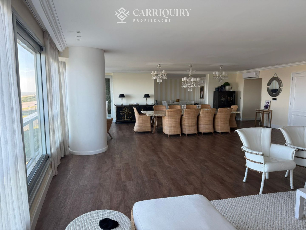 Apartamento ID.10626/Apartamentos-en-Venta--Carriquiry--Propiedades - Apartamento en venta de 4 dormitorios en Playa Brava, Punta del Este - Le Parc II