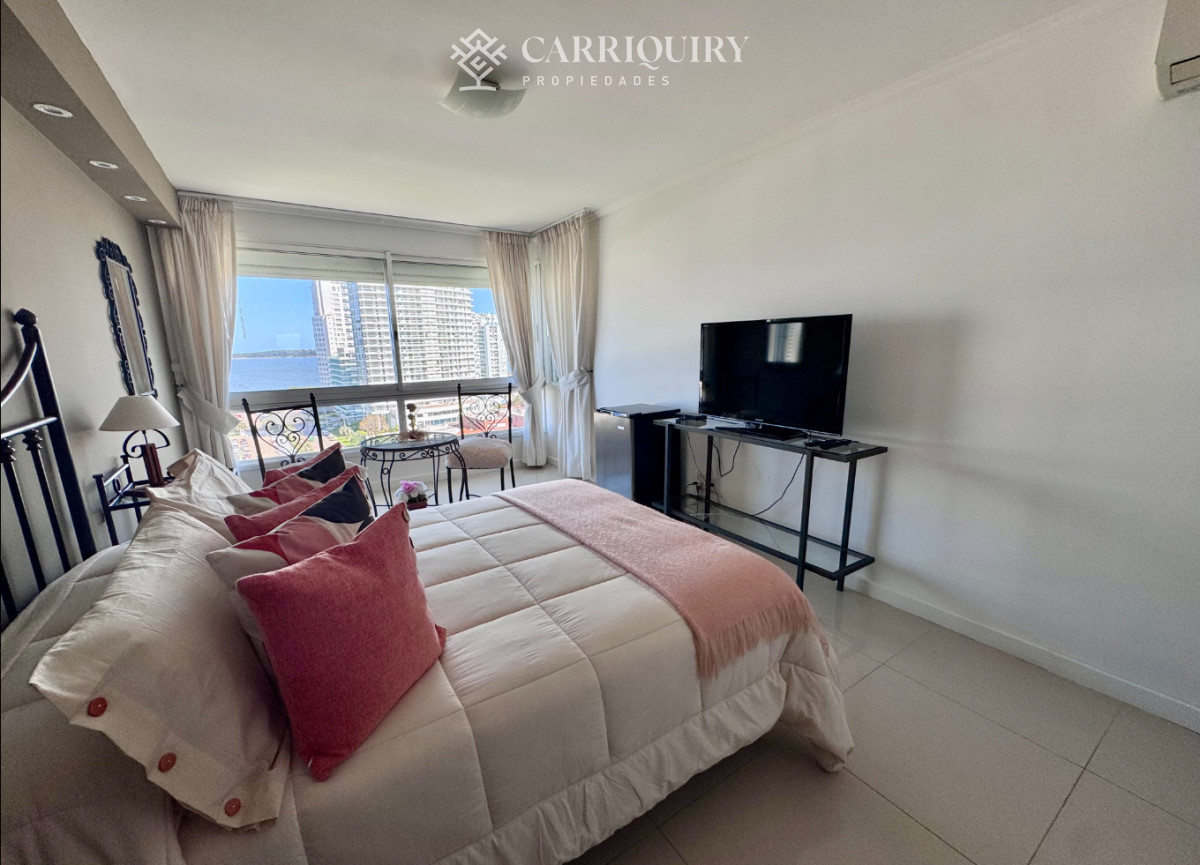 Apartamento ID.10517/Excelente-apartamento-en-alquiler-frente-al-mar-en-playa-mansa!- - APARTAMENTO ESQUINERO EN VENTA 3 DORMITORIOS EN SUITE EN CASINO TOWER 