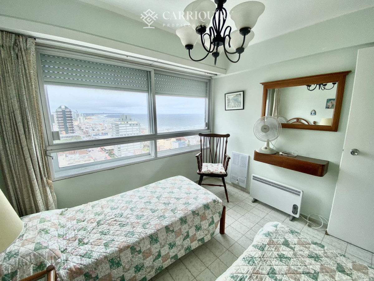 Apartamento ID.10732 - Clásico departamento en VENTA de 2 dormitorios y servicio en Península