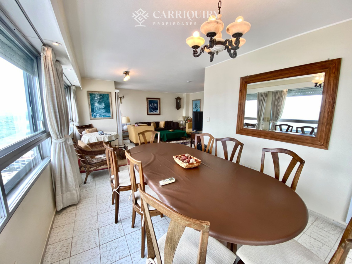 Apartamento ID.10732 - Clásico departamento en VENTA de 2 dormitorios y servicio en Península
