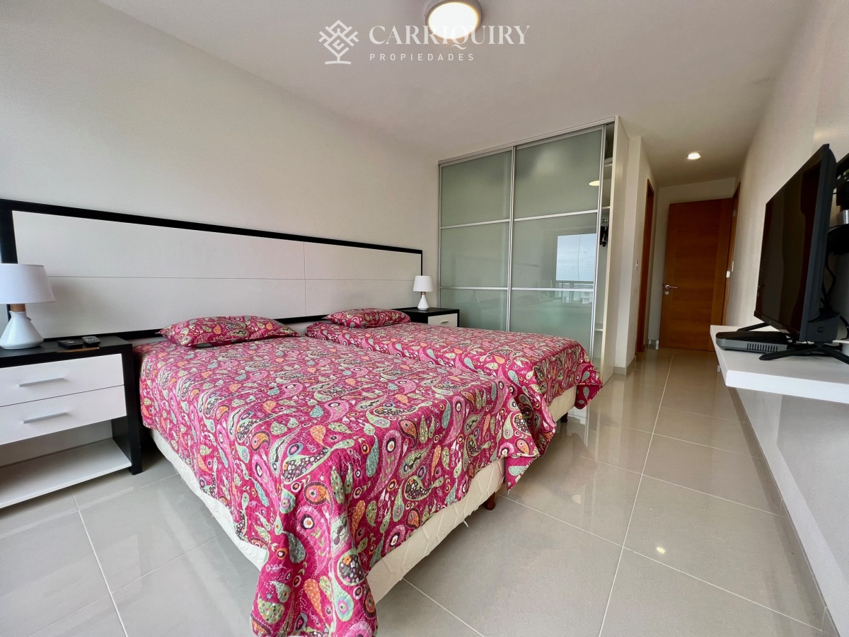 Apartamento ID.7086/Venta-de-apartamento-de-2-dormitorios-más-dependencia-y-parrillero-en-Playa-Mansa - SUNRISE TOWER ALQUILER TEMPORARIO APARTAMENTO 3 DORMITORIOS MAS DEPENDECIA DE SERVICIO