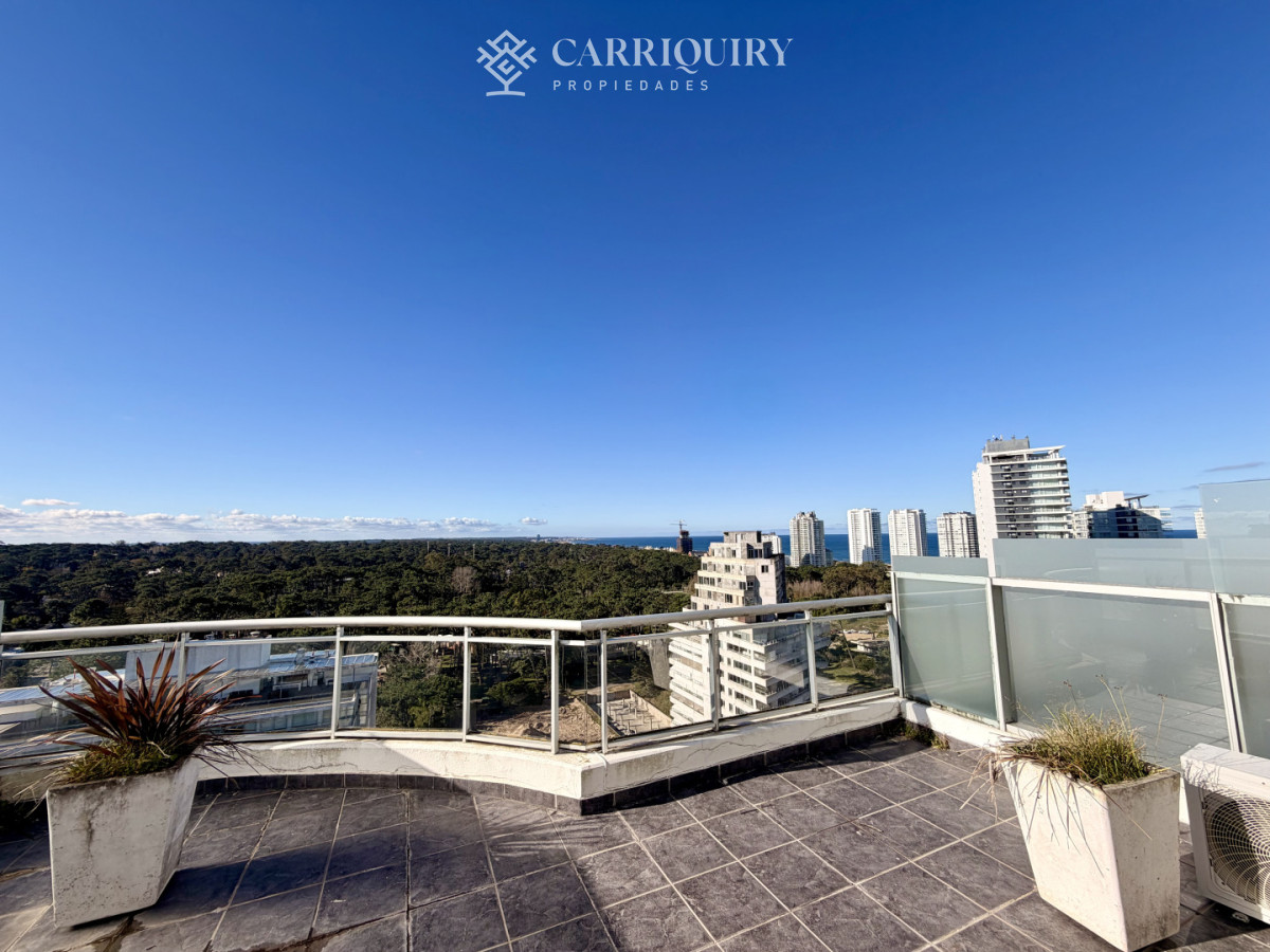 Apartamento ID.10153 - PENTH HOUSE EN VENTA EDIFCIO OCEAN DRIVE PUNTA DEL ESTE 2 DORMITORIOS Y GRAN BARABACOA