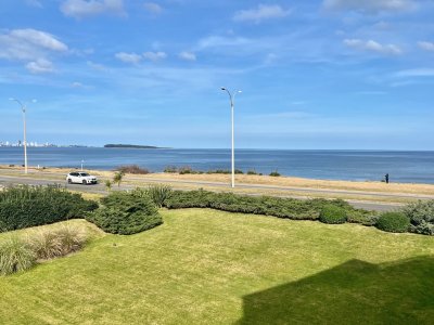 VENTA APARTAMENTO 3 DORMITORIOS PLAYA MANSA PUNTA DEL ESTE FRENTE AL MAR