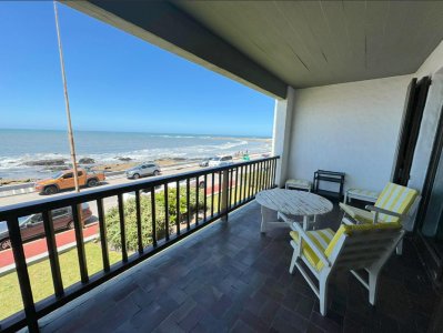 Venta de Apartamento 2 DORMITORIOS en Península, Punta del Este.-