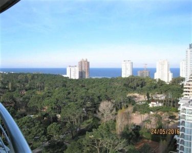 Apartamento en alquiler temporario Playa Brava 3 dormitorios. Punta del Este