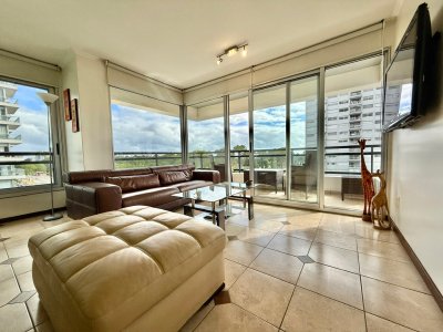 Venta de excelente departamento de 3 dormitorios en zona Roosevelt