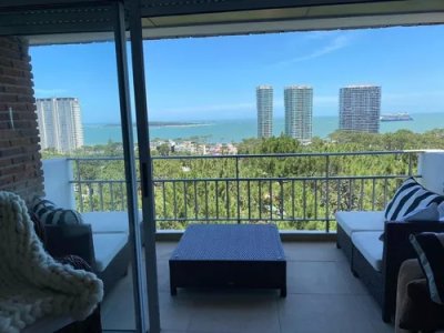 Apartamento En Arcobaleno , Edificio Panorámico I, Piso 11, Vista Panorámica De Punta Del Este.