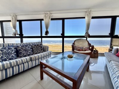 Apartamento de 3 dormitorios en alquiler en playa brava - Punta del Este 