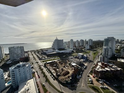 OPORTUNIDAD APARTAMENTO 2 DORMITORIOS EN TORRE DE CATEGORIA CON EXELENT VISTA Y TODOS LOS SERVICIOS 