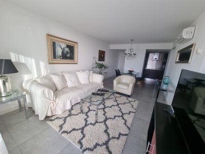 Zona Roosvelt piso alto con servicios