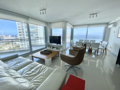 Apartamento en alquiler temporario Playa Mansa 3 dormitorios