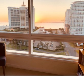 OPORTUNIDAD LANZAMIENTO EXCLUSIVO EN PLAYA MANSA APARTAMENTO DE 2 DORMITORIOS PASANTE PISO 10 CON VISTA INCREIBLES
