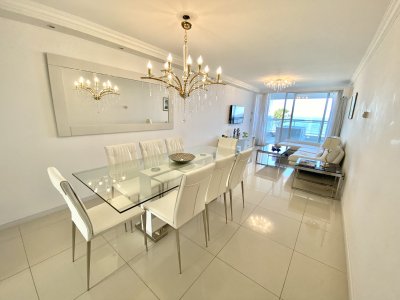 Venta apartamento 3 dormitorios en Playa Mansa - Punta del Este