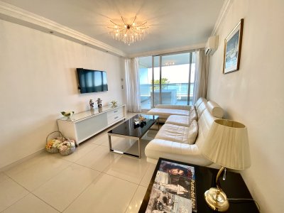 Venta apartamento 3 dormitorios en Playa Mansa - Punta del Este