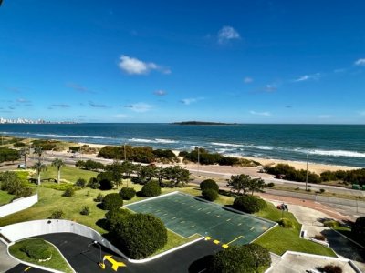Alquiler temporario Apartamento 2 y medio dormitorios en Playa Mansa, Punta del Este