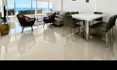 Apartamento en venta Playa Mansa 3 dormitorios