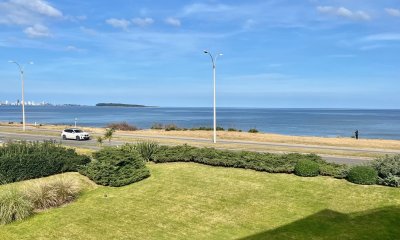 VENTA APARTAMENTO 3 DORMITORIOS PLAYA MANSA PUNTA DEL ESTE FRENTE AL MAR