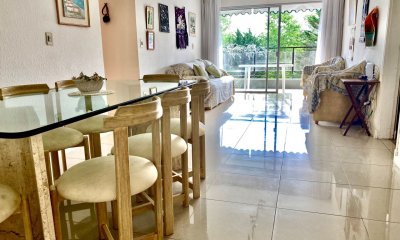Venta de Apartamento 4 DORMITORIOS en Playa Mansa, Punta del Este.