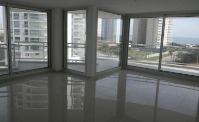 Venta Apartamento 3 DORMITORIOS + DEPENDENCIA en PLAYA MANSA, PUNTA DEL ESTE.