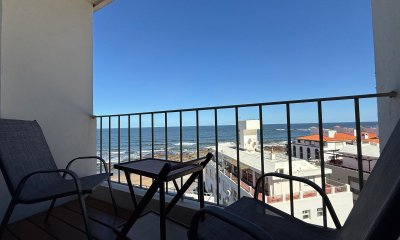 Apartamento en playa brava Punta del Este de 2 dormitorios y 2 baños