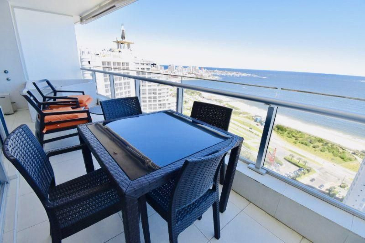 Apartamento en de 2 dormitorios en venta en Seasons Tower, Punta del Este