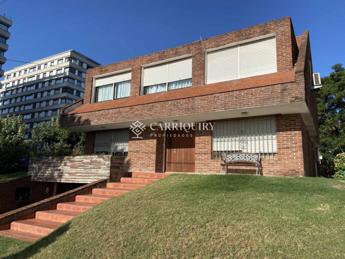 ATENCION INVERSORES CASA CON EXCELENTE UBICACION EN MALDAONDO SOBRE AVENID