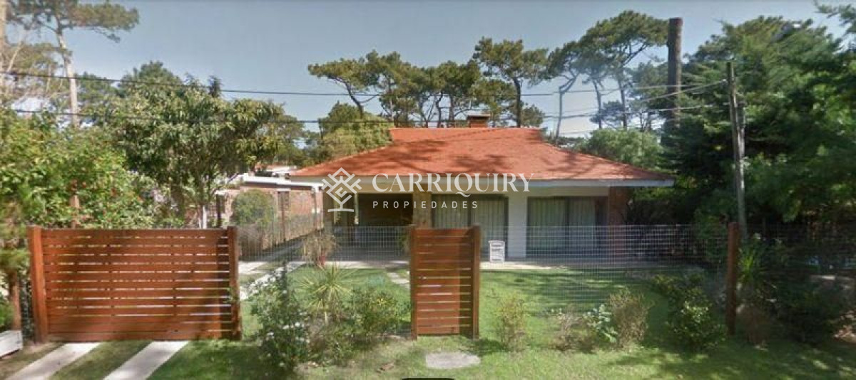 Casa en alquiler temporario Playa Mansa 3 dormitorios
