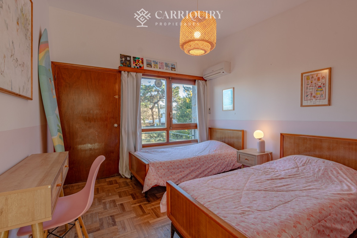 Casa ID.8230 - Casa en alquiler en playa mansa - Punta del Este. 3 dormitorios y servicio