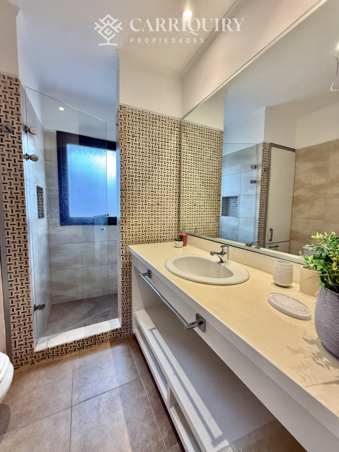 Casa ID.10200/Chalet-en-Pinares- - Alquiler Anual Casa minimalista en Barrio Privado Parque Pinares**