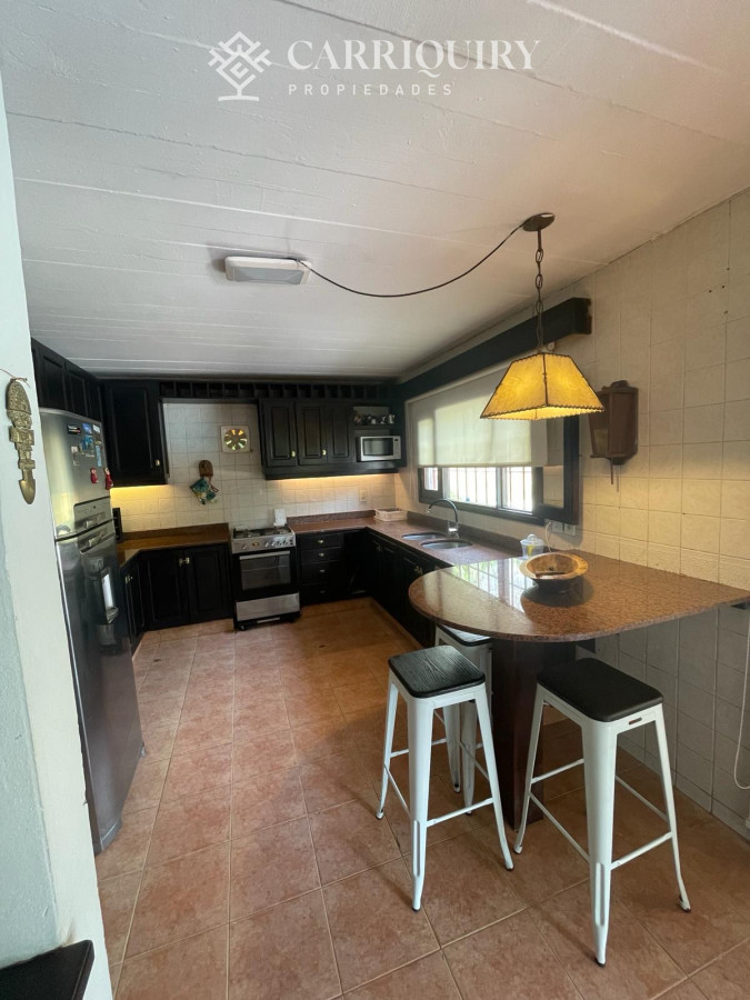 Casa ID.4657/Casa-en-venta-Lugano-5-dormitorios - Casa en venta Lugano 5 dormitorios