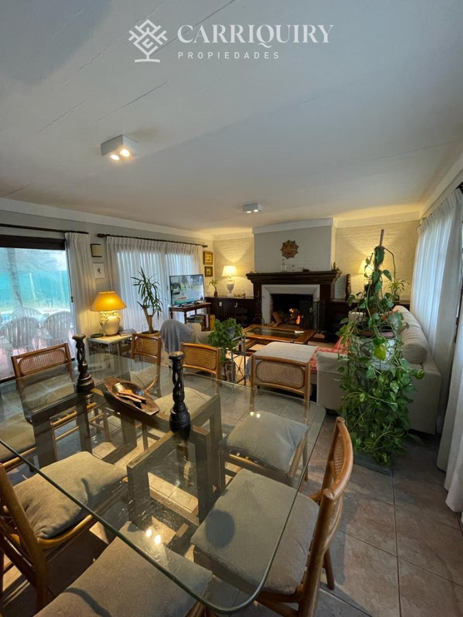 Casa ID.4657/Casa-en-venta-Lugano-5-dormitorios - Casa en venta Lugano 5 dormitorios