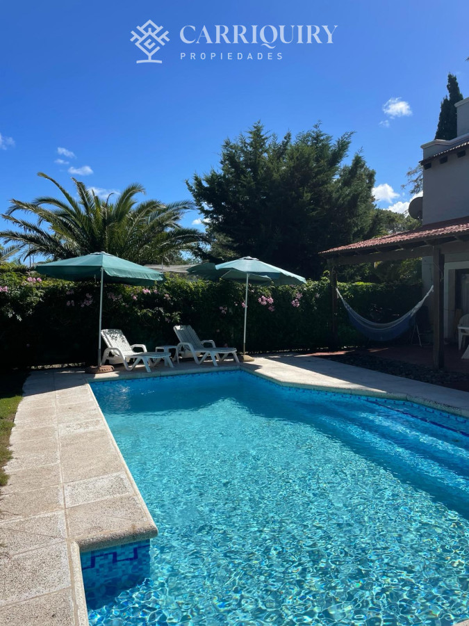 Casa ID.4657/Casa-en-venta-Lugano-5-dormitorios - Casa en venta Lugano 5 dormitorios