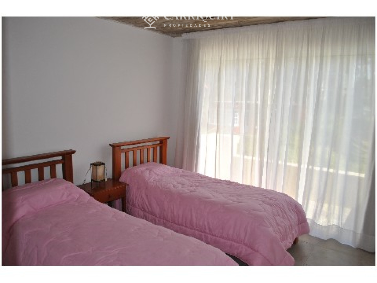 Casa ID.8122/Alquiler-de-casa-en-Manantiales,-Pueblo-Mio.-4-dormitorios,-3-baños-y-pendencia-de-servicio-con-baño - Casa en alquiler de 3 dormitorios y dependencia de servicio. Montoya - La Barra