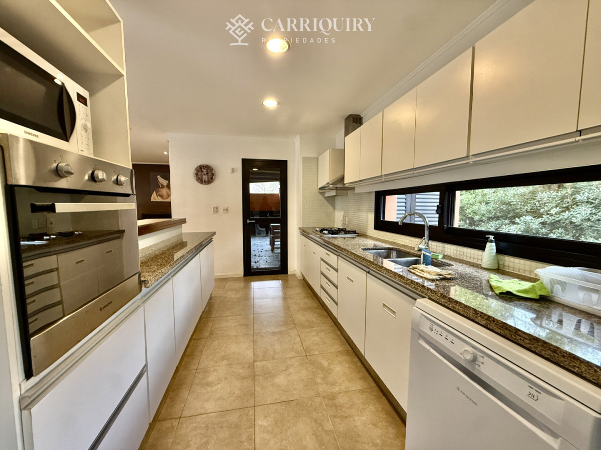 Casa ID.10200/Chalet-en-Pinares- - Alquiler Anual Casa minimalista en Barrio Privado Parque Pinares**