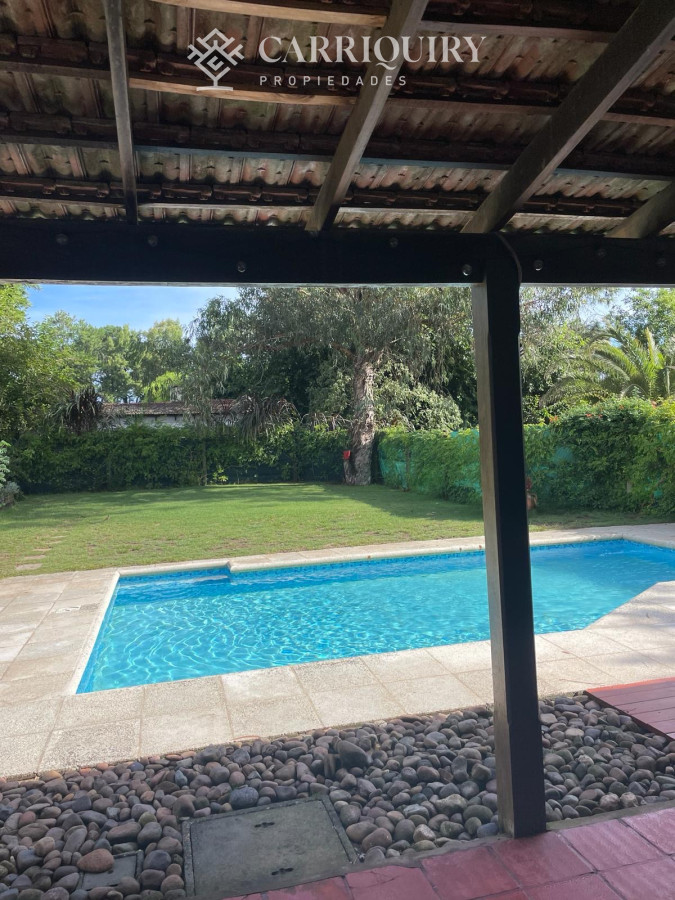 Casa ID.4657/Casa-en-venta-Lugano-5-dormitorios - Casa en venta Lugano 5 dormitorios