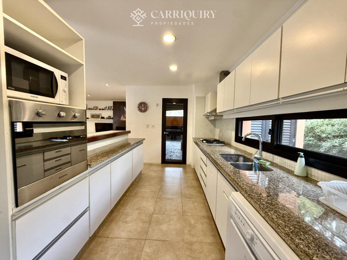 Casa ID.10200/Chalet-en-Pinares- - Alquiler Anual Casa minimalista en Barrio Privado Parque Pinares**