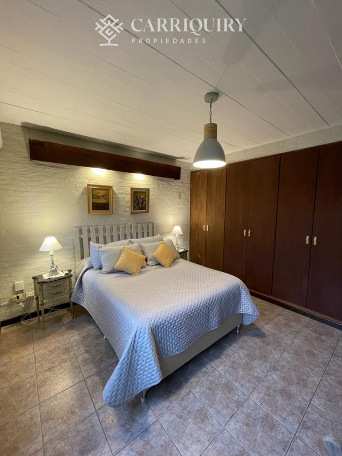 Casa ID.4657/Casa-en-venta-Lugano-5-dormitorios - Casa en venta Lugano 5 dormitorios