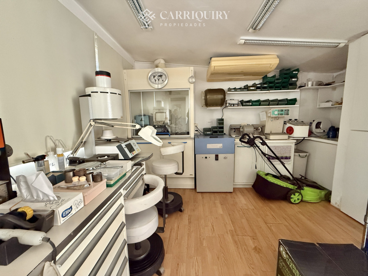 Casa ID.9295/Apartamentos-en-Venta--Carriquiry--Propiedades - Casa en ubicación inigualable en Parada 6 - Potencial comercial único. IDEAL CLINICA ODONTOLOGICA