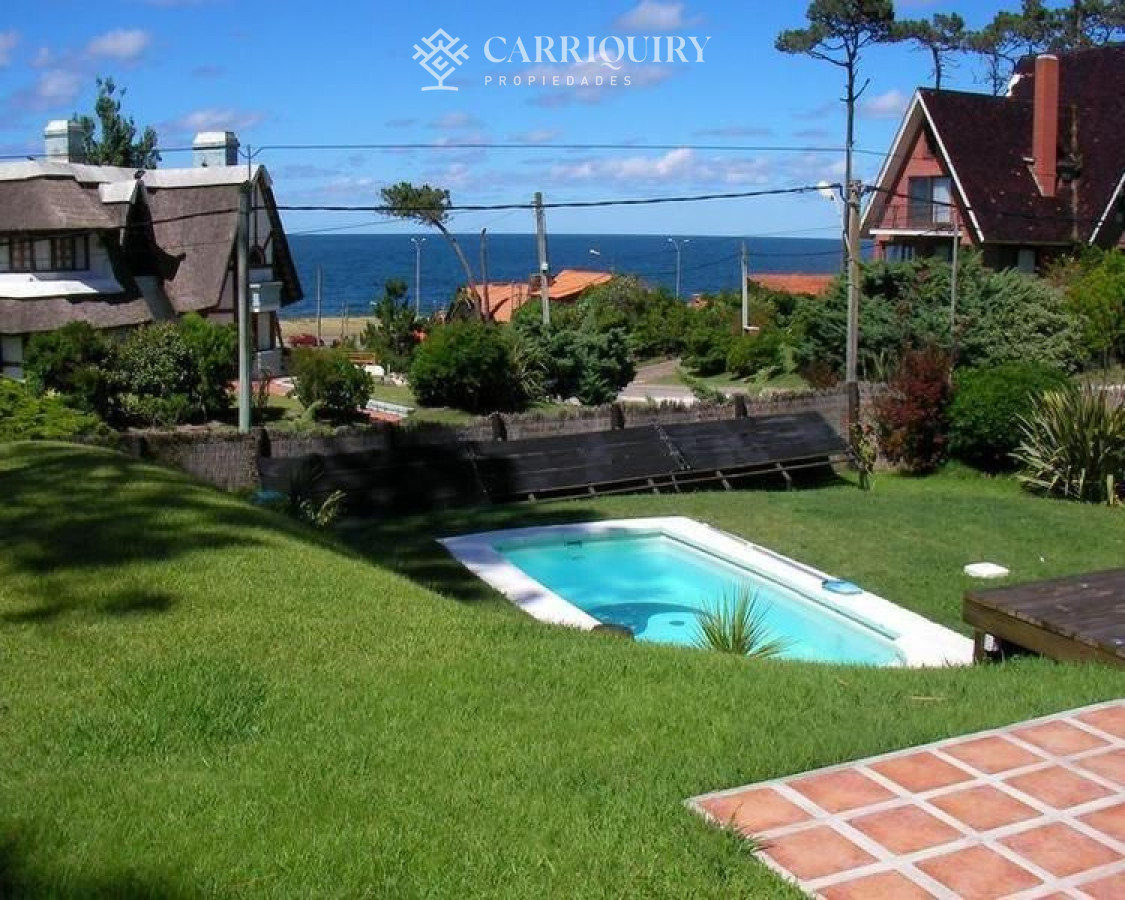 Casa ID.120/Casa-en-venta-Pinar-Del-Faro-5-dormitorios - Casa en alquiler temporario en Pinares, Playa Mansa 5 dormitorios