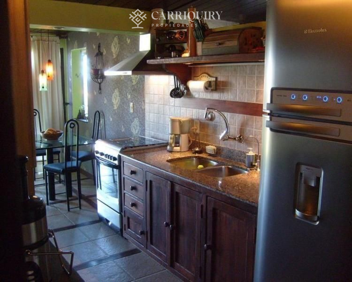 Casa ID.120/Casa-en-venta-Pinar-Del-Faro-5-dormitorios - Casa en alquiler temporario en Pinares, Playa Mansa 5 dormitorios