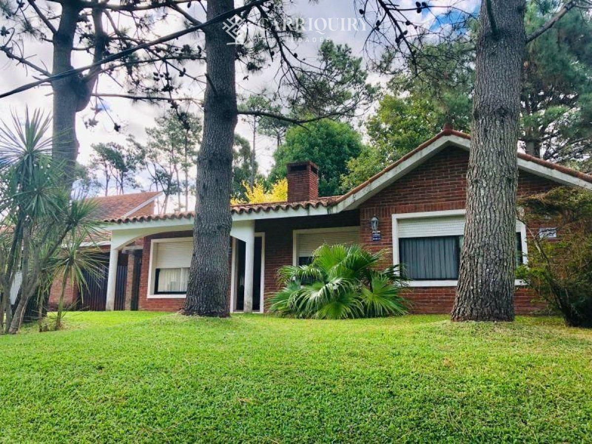 Casa ID.1657/Alquiler-temporario-Casa-8-DORMITORIOS-en-Pinares,-Punta-del-Este. - Casa en alquiler temporario Pinares 3 dormitorios