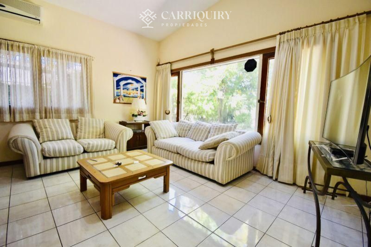 Casa ID.2527/Alquiler-temporario-de-Casa-3-DORMITORIOS-y-dependencia-en-Playa-Mansa,-Punta-del-Este - Casa en alquiler temporario Playa Mansa 3 dormitorios