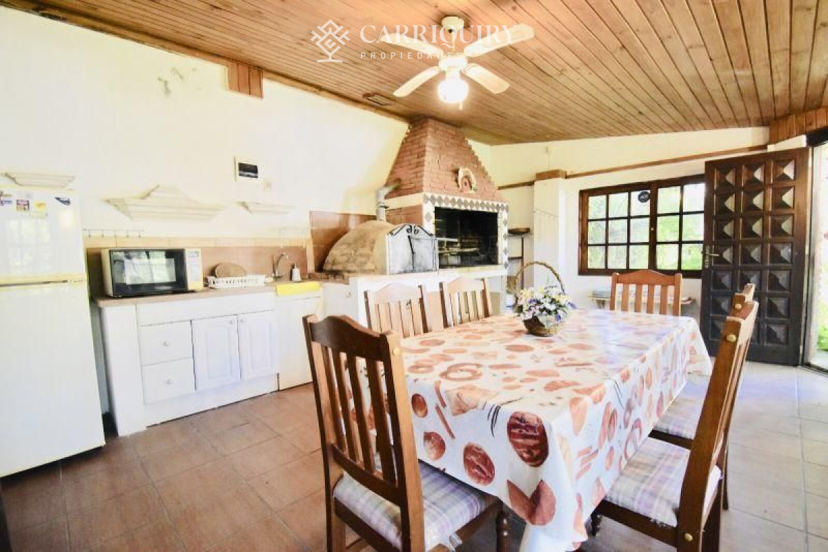 Casa ID.2527/Alquiler-temporario-de-Casa-3-DORMITORIOS-y-dependencia-en-Playa-Mansa,-Punta-del-Este - Casa en alquiler temporario Playa Mansa 3 dormitorios