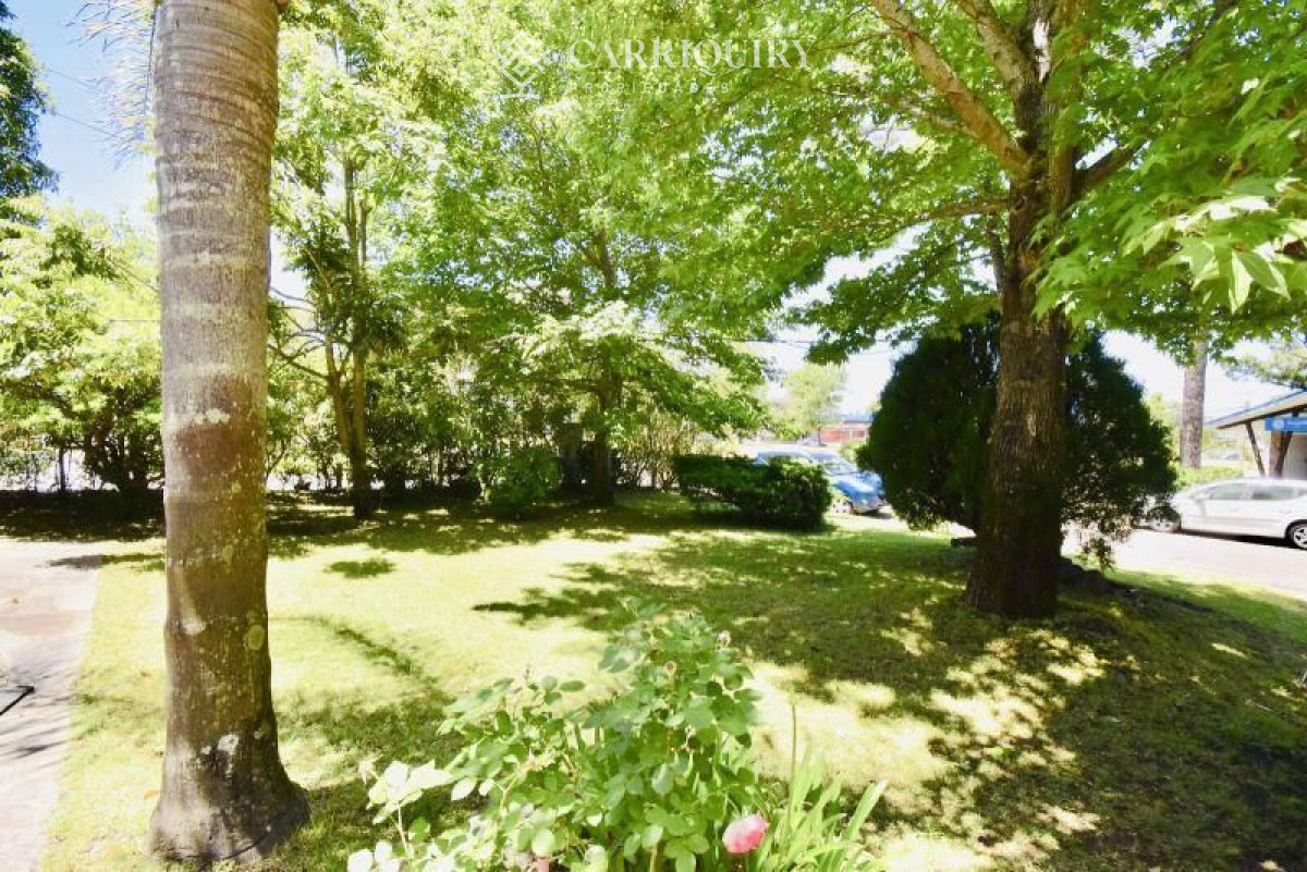 Casa ID.2527/Alquiler-temporario-de-Casa-3-DORMITORIOS-y-dependencia-en-Playa-Mansa,-Punta-del-Este - Casa en alquiler temporario Playa Mansa 3 dormitorios