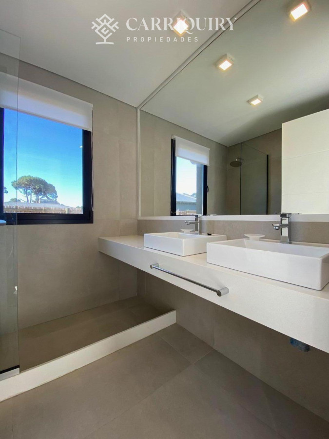 Casa ID.3398/Casa-en-venta-Cantegril-4-dormitorios - Casa en alquiler temporario Jos&eacute; Ignacio 4 dormitorios