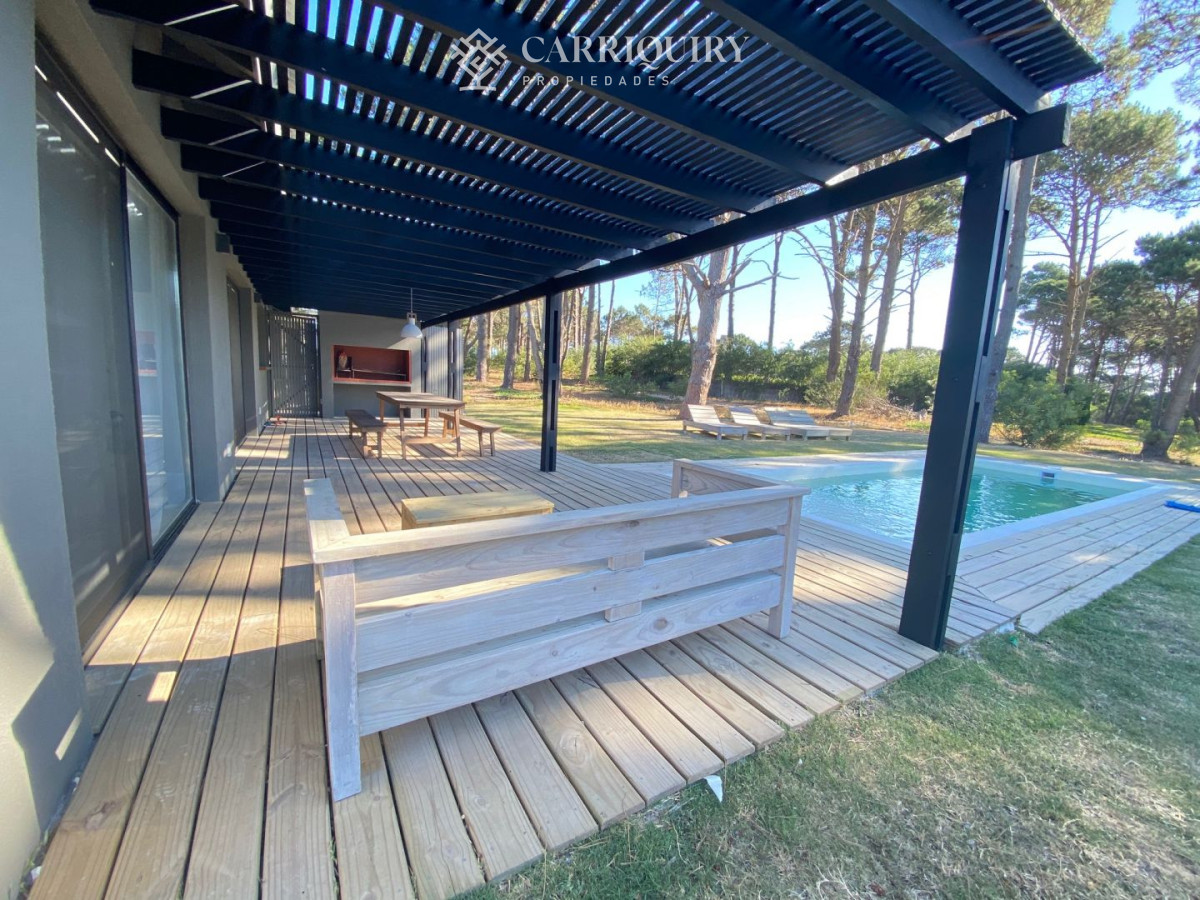 Casa ID.3398/Casa-en-venta-Cantegril-4-dormitorios - Casa en alquiler temporario Jos&eacute; Ignacio 4 dormitorios