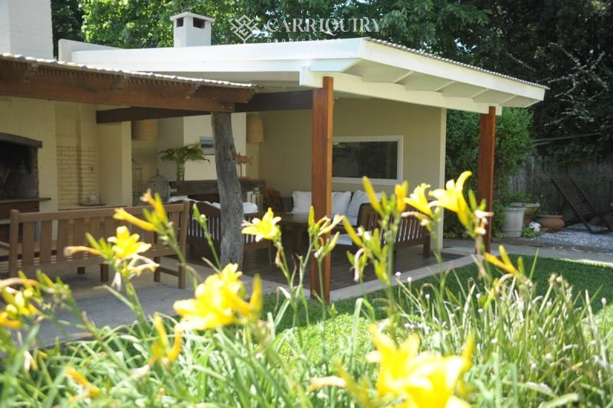 Casa ID.4055/Casas-en-Alquiler--Carriquiry--Propiedades - Casa en venta Cantegril 4 dormitorios