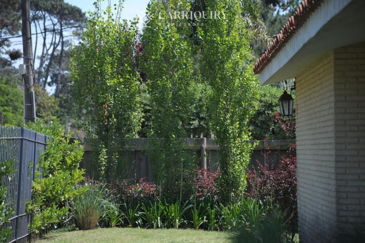 Casa ID.4055/Casas-en-Alquiler--Carriquiry--Propiedades - Casa en venta Cantegril 4 dormitorios